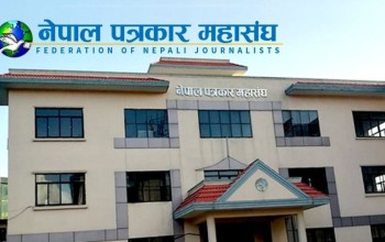 भूकम्पबाट प्रभावित पत्रकारलाई नेपाल पत्रकार महासङ्घको राहत
